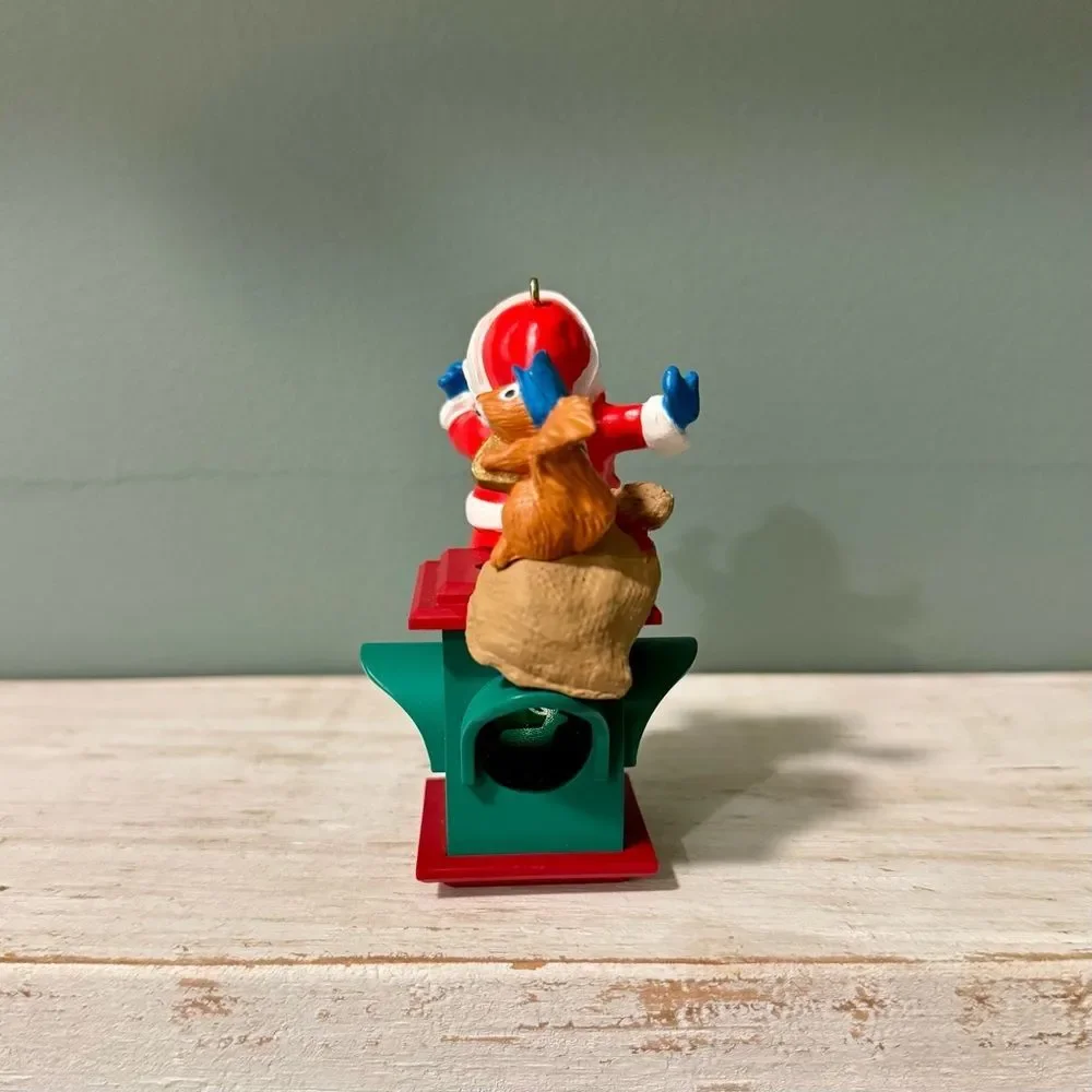 1984 Hallmark City Lights Santa on Traffic Light Vintage Keepsake Ornament